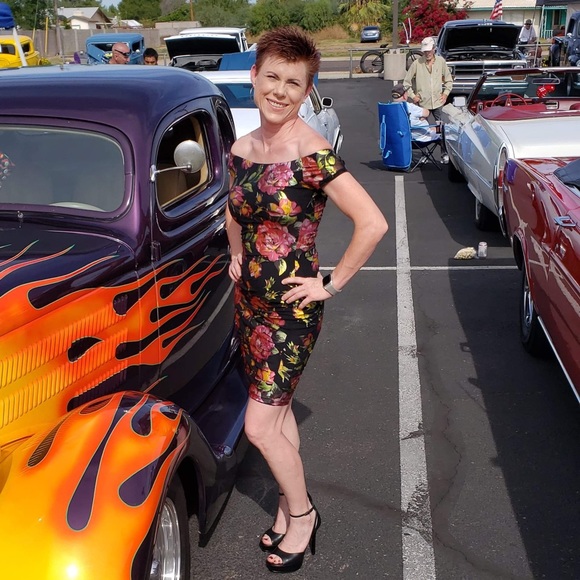 Meet your Posher, Leslie - Picture 1 of 1